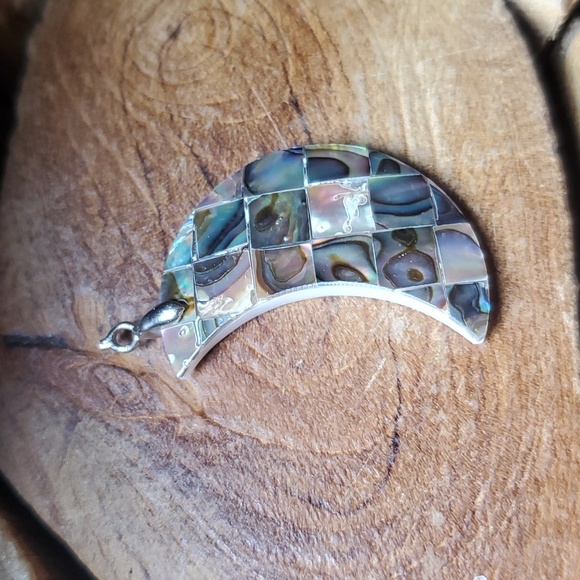 New Natural Abalone Shell Half-Moon Pendant. - Picture 3 of 14